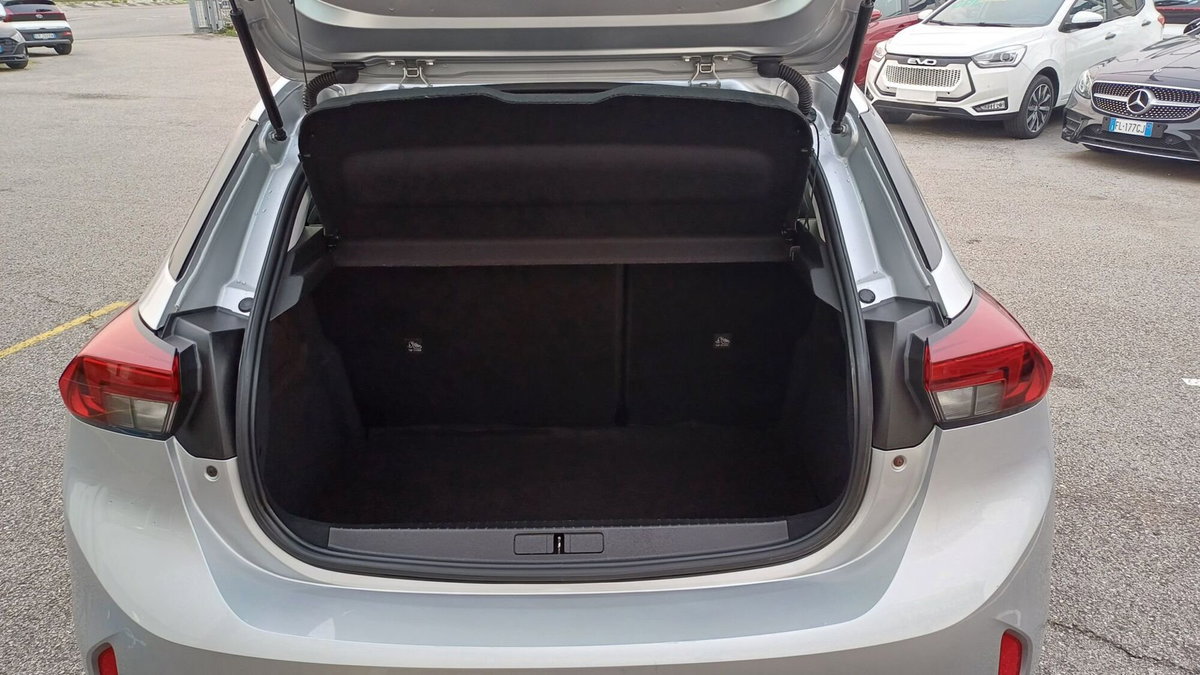 Opel Corsa 1.2 Edition (8)