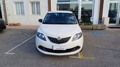 Lancia Ypsilon 1.0 FireFly 5 porte S&S Hybrid Ecochic Silver usata