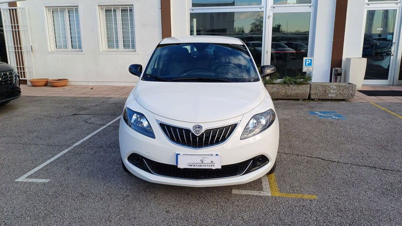 Lancia Ypsilon 1.0 FireFly 5 porte S&S Hybrid Ecochic Silver
