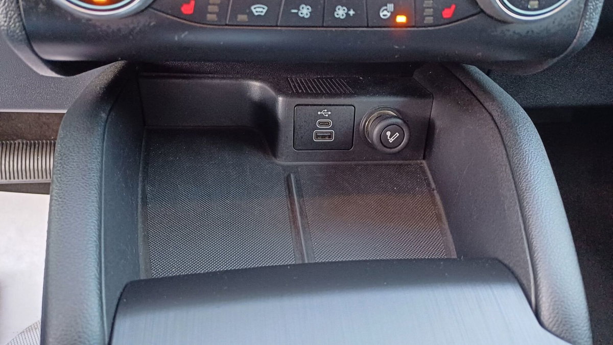 Ford Kuga 1.5 EcoBlue 120 CV aut. 2WD Titanium X (19)