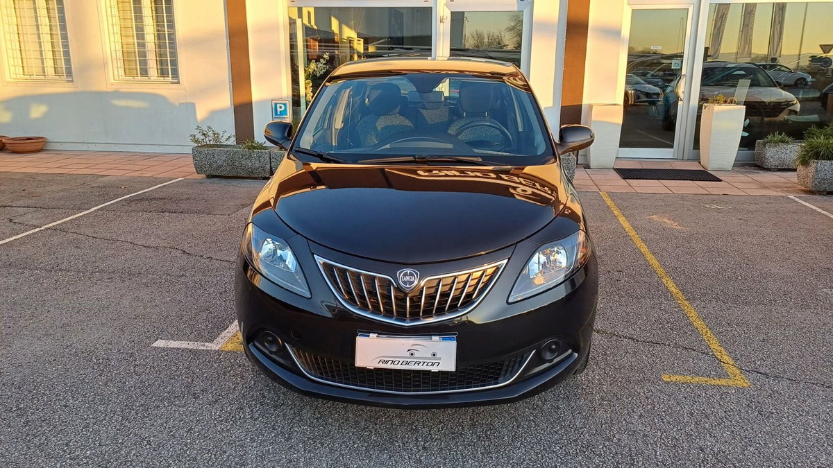 Lancia Ypsilon 1.0 FireFly 5 porte S&S Hybrid Ecochic Silver