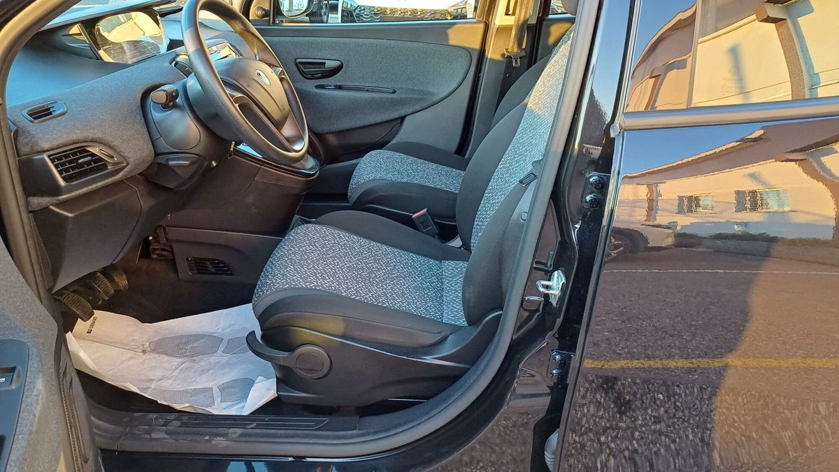Lancia Ypsilon 1.0 FireFly 5 porte S&S Hybrid Ecochic Silver (10)