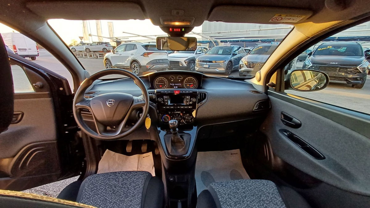 Lancia Ypsilon 1.0 FireFly 5 porte S&S Hybrid Ecochic Silver (11)
