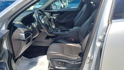 Jaguar F-Pace 2.0 D 180 CV AWD aut. Prestige (11)