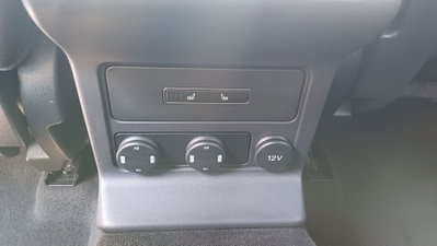 Jaguar F-Pace 2.0 D 180 CV AWD aut. Prestige (14)
