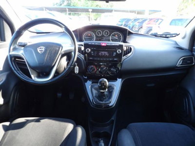 Lancia Ypsilon 1.2 69 CV 5 porte Gold (10)