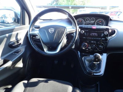 Lancia Ypsilon 1.2 69 CV 5 porte Gold (17)