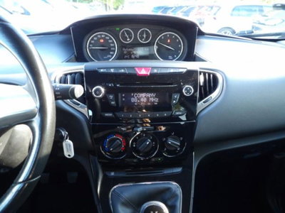 Lancia Ypsilon 1.2 69 CV 5 porte Gold (18)