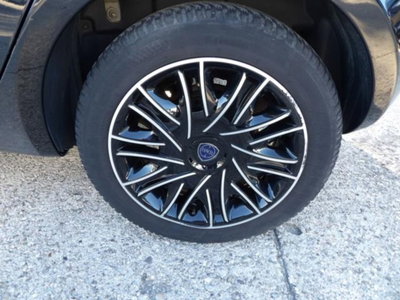 Lancia Ypsilon 1.2 69 CV 5 porte Gold (19)