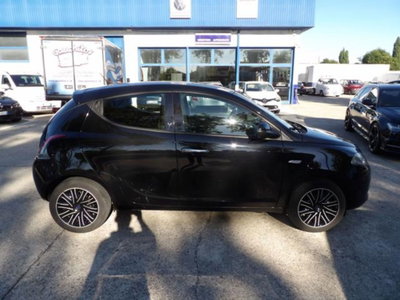Lancia Ypsilon 1.2 69 CV 5 porte Gold (6)