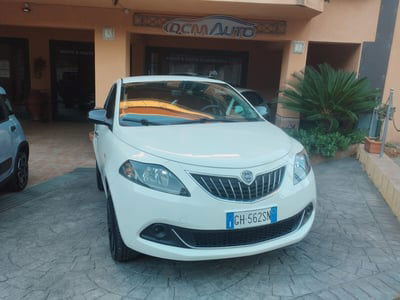 Lancia Ypsilon 1.0 FireFly 5 porte S&S Hybrid Ecochic Silver usata