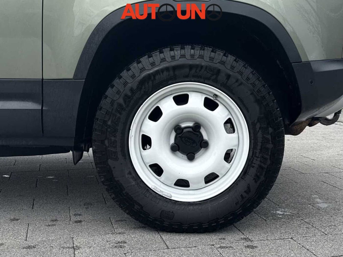 Land Rover Defender 90 2.0 SD4 AWD Auto (6)