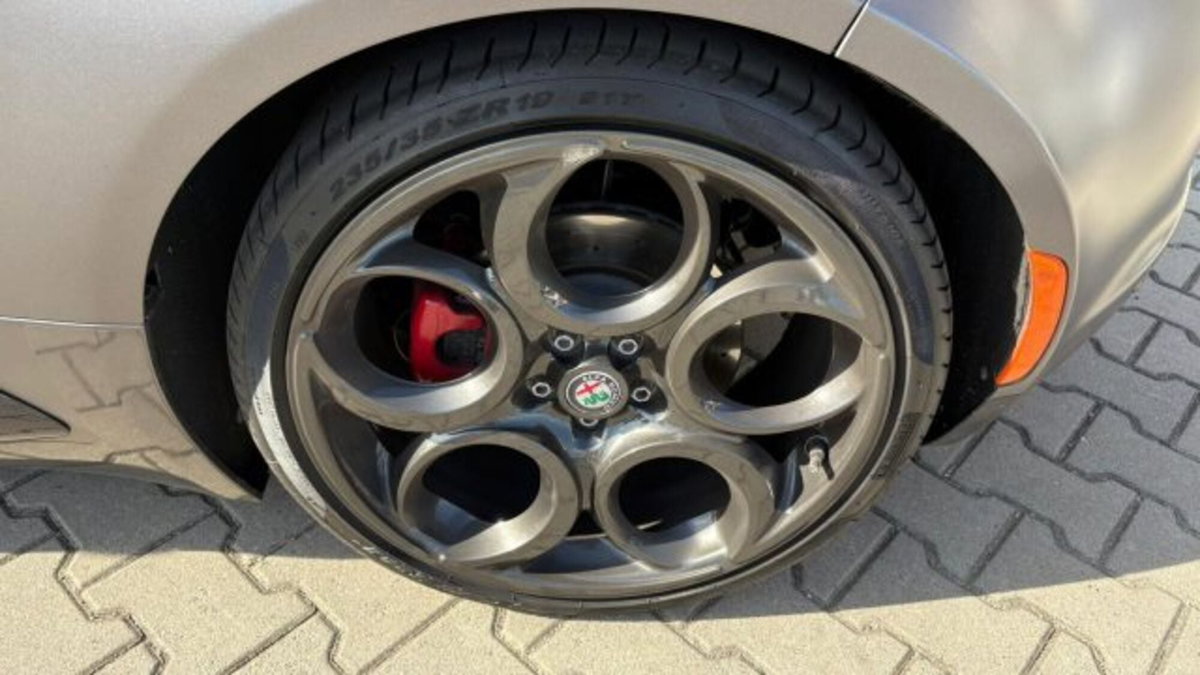 Alfa Romeo 4C Coupé 4C 1750 TBi Competizione (6)