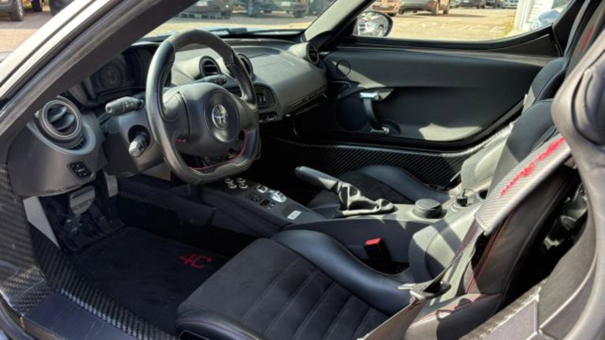 Alfa Romeo 4C Coupé 4C 1750 TBi Competizione (8)