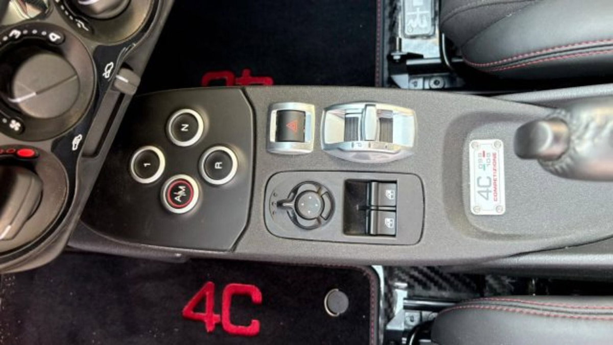 Alfa Romeo 4C Coupé 4C 1750 TBi Competizione (9)