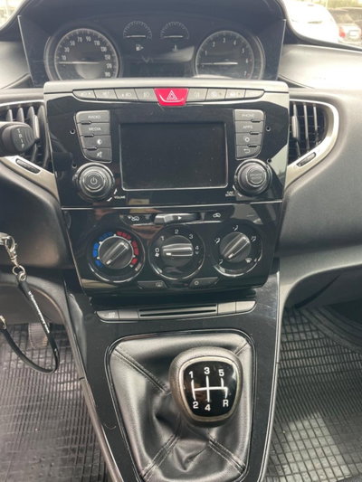 Lancia Ypsilon 1.2 69 CV 5 porte Gold (12)