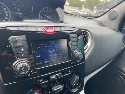 Lancia Ypsilon 1.2 69 CV 5 porte Gold (14)