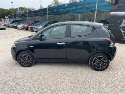 Lancia Ypsilon 1.2 69 CV 5 porte Gold (8)