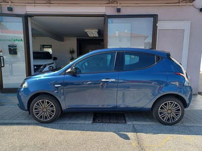 Lancia Ypsilon 1.0 FireFly 5 porte S&S Hybrid Ecochic A. Ferretti usata