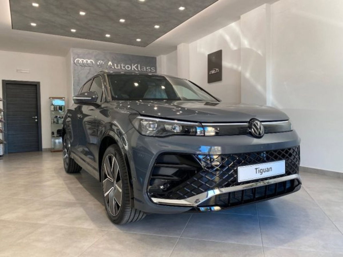 Volkswagen Tiguan 2.0 tdi R-Line 150cv dsg (19)