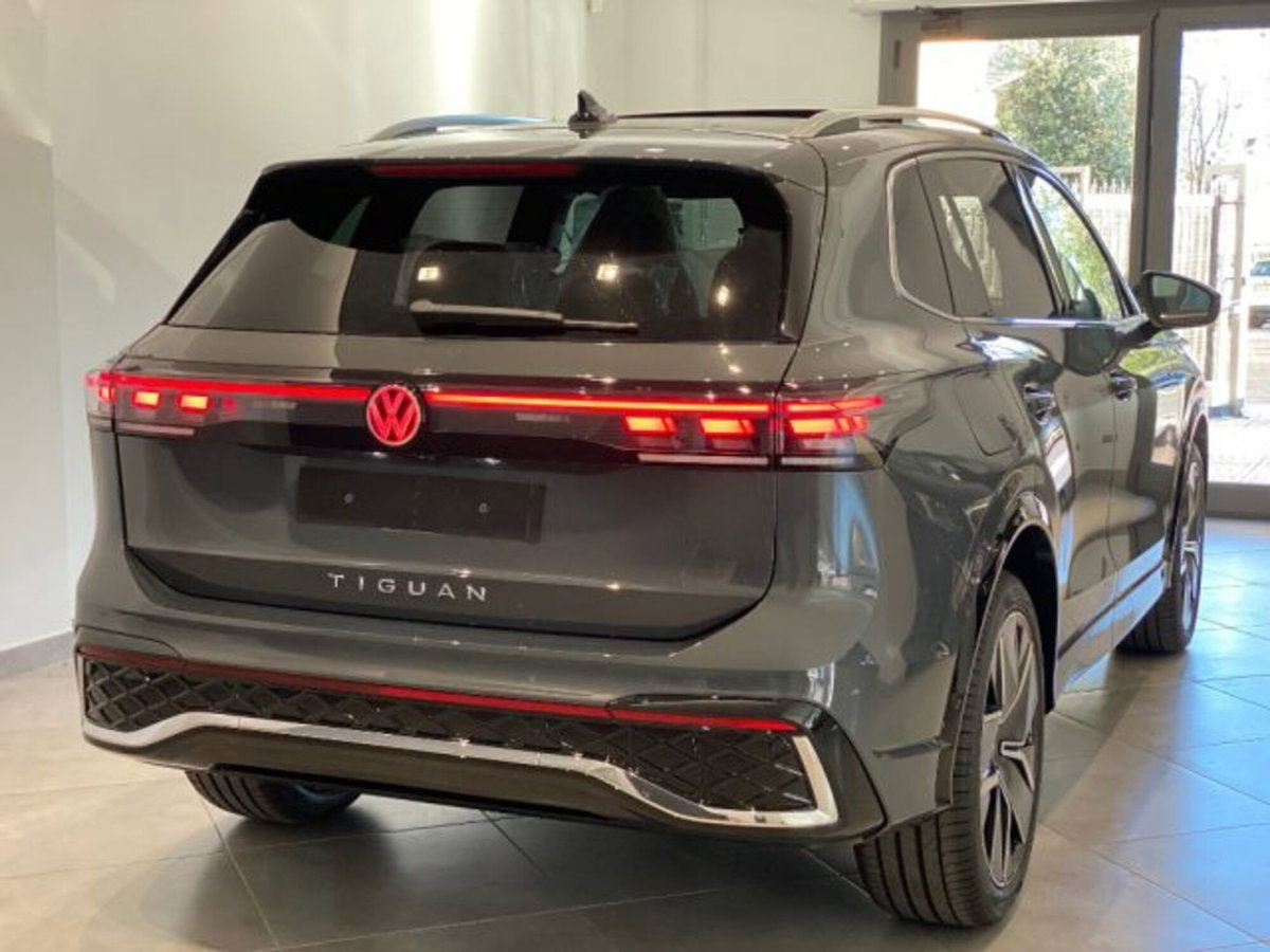 Volkswagen Tiguan 2.0 tdi R-Line 150cv dsg (7)