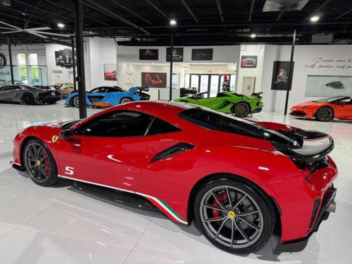Ferrari 488 Coupé 488 Pista (4)
