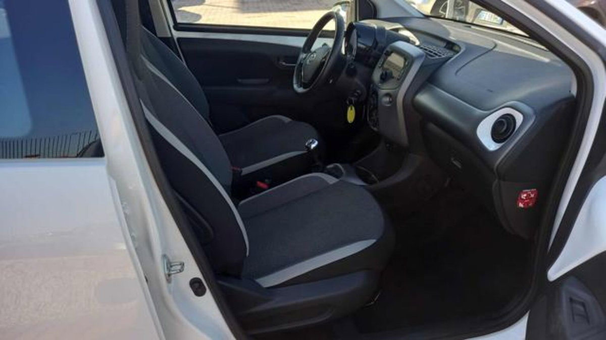 Toyota Aygo Connect 1.0 VVT-i 72 CV 5 porte x-you MMT (9)
