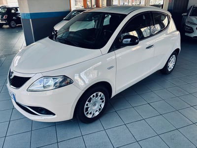 Lancia Ypsilon 1.2 69 CV 5 porte Silver usata