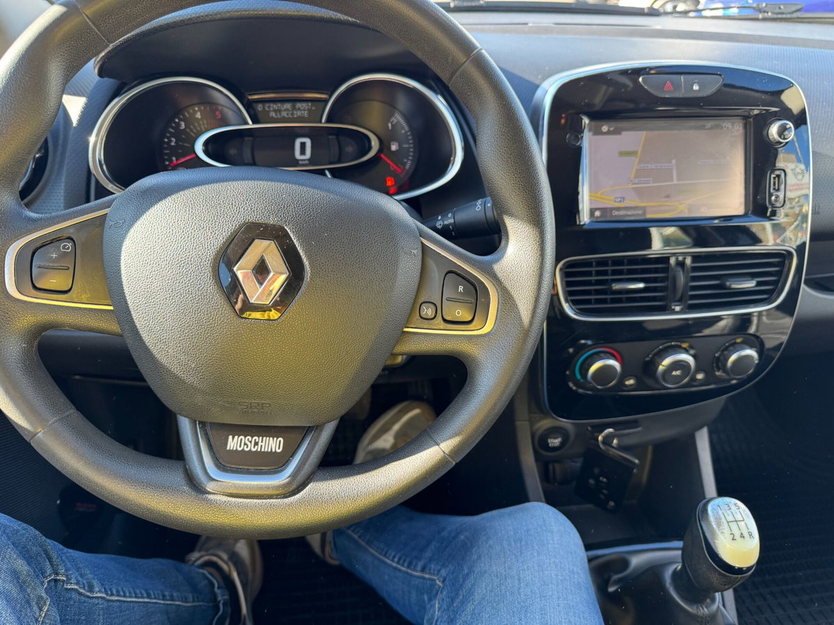 Renault Clio dCi 8V 75 CV 5 porte Moschino Zen (10)
