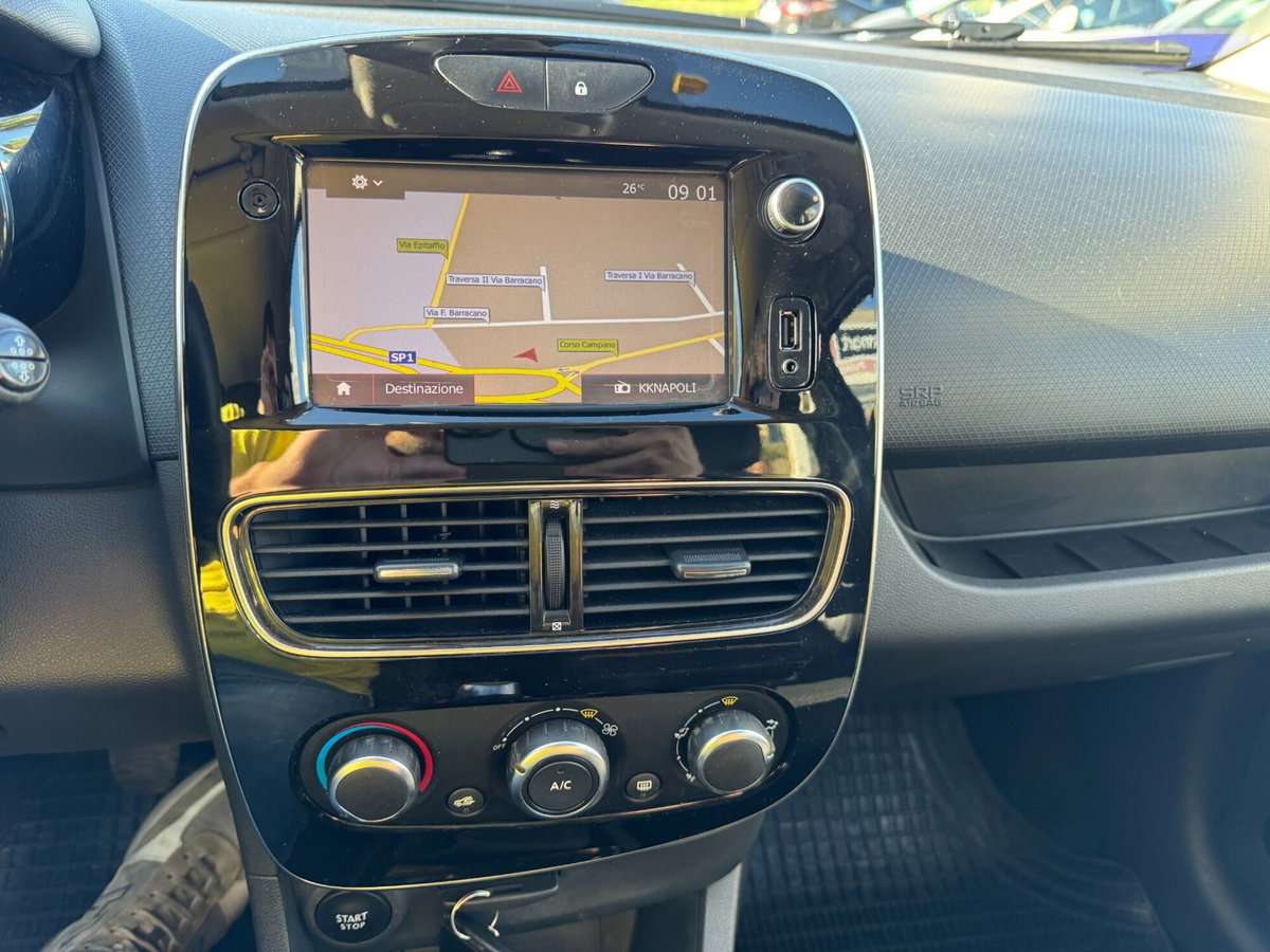 Renault Clio dCi 8V 75 CV 5 porte Moschino Zen (11)
