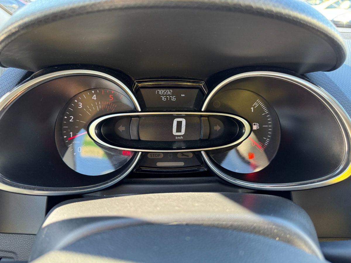 Renault Clio dCi 8V 75 CV 5 porte Moschino Zen (12)