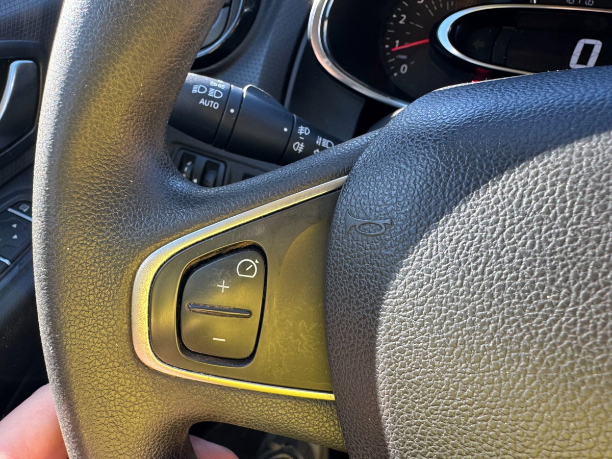 Renault Clio dCi 8V 75 CV 5 porte Moschino Zen (14)
