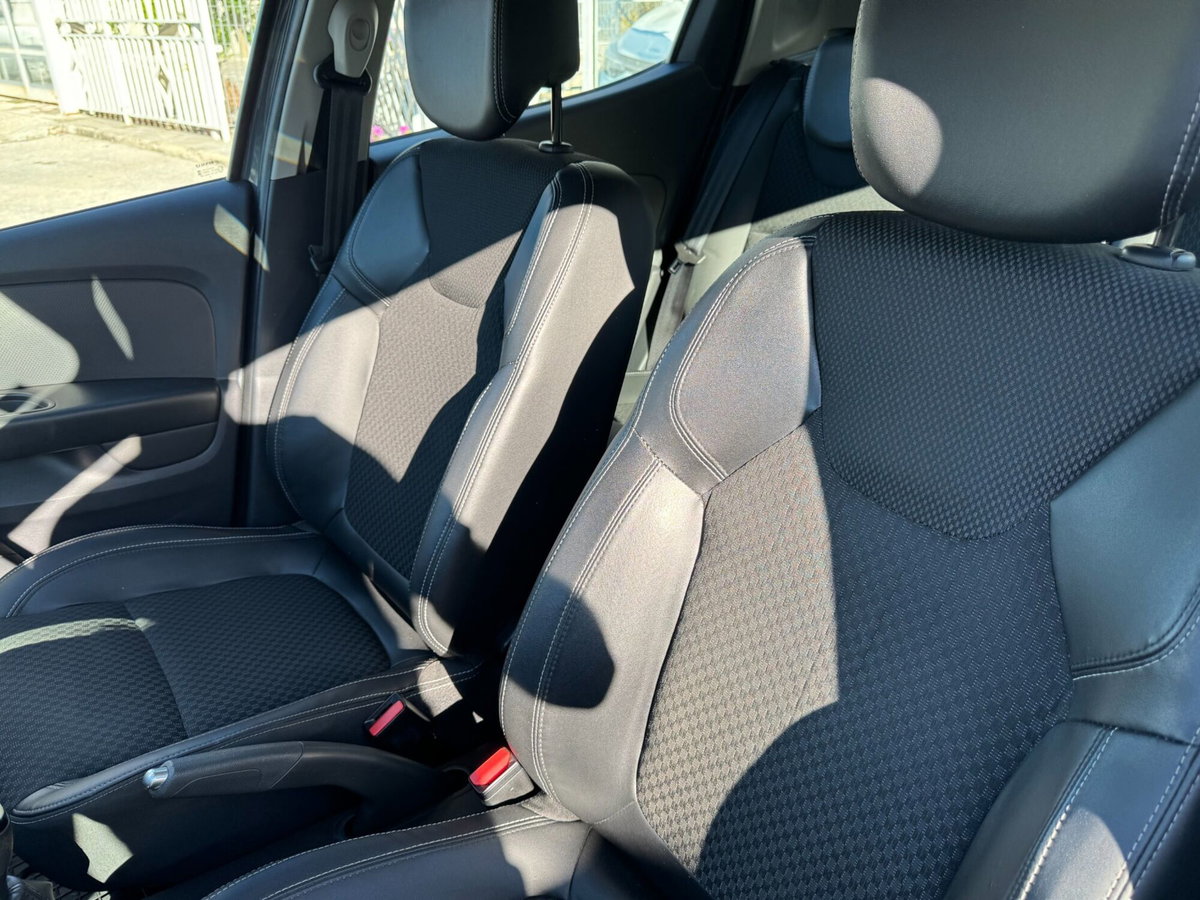 Renault Clio dCi 8V 75 CV 5 porte Moschino Zen (16)