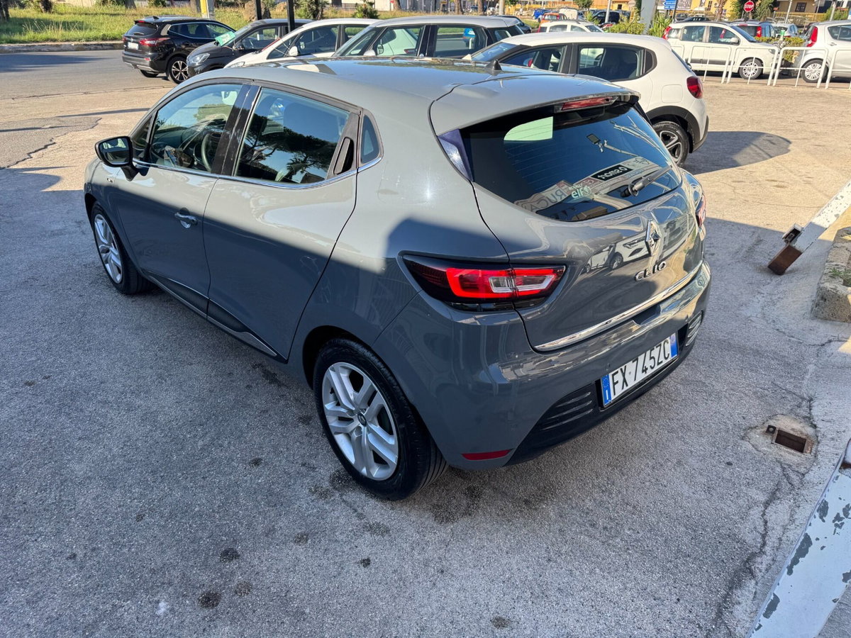 Renault Clio dCi 8V 75 CV 5 porte Moschino Zen (7)