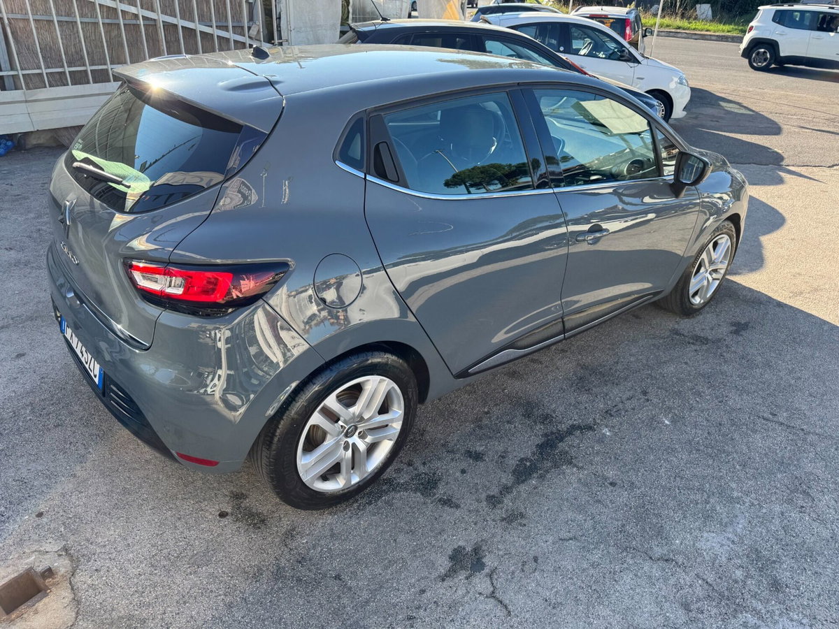 Renault Clio dCi 8V 75 CV 5 porte Moschino Zen (8)