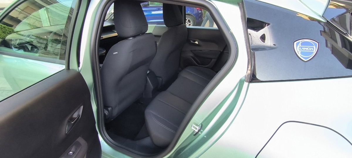 Lancia Ypsilon 1.2 mhev Edizione Cassina e-dct (13)