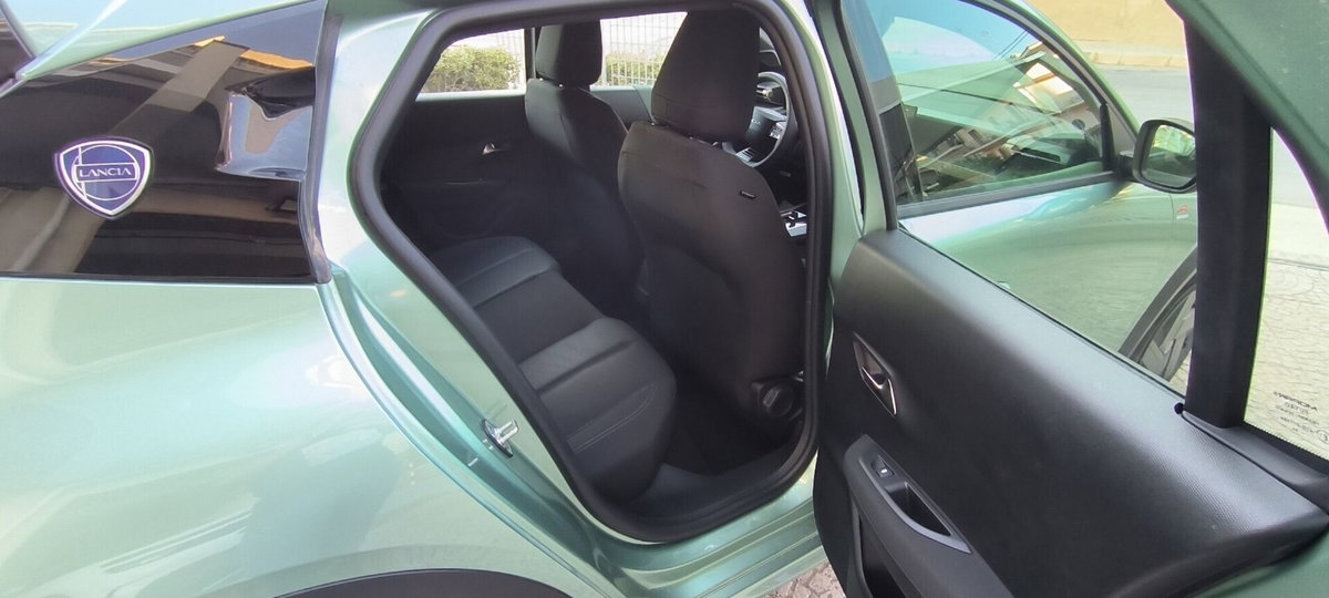 Lancia Ypsilon 1.2 mhev Edizione Cassina e-dct (14)