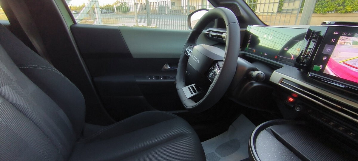 Lancia Ypsilon 1.2 mhev Edizione Cassina e-dct (16)
