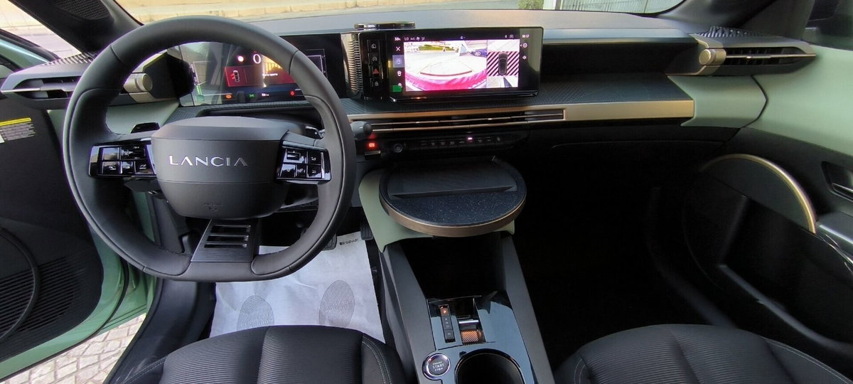 Lancia Ypsilon 1.2 mhev Edizione Cassina e-dct (18)