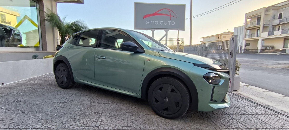 Lancia Ypsilon 1.2 mhev Edizione Cassina e-dct (6)