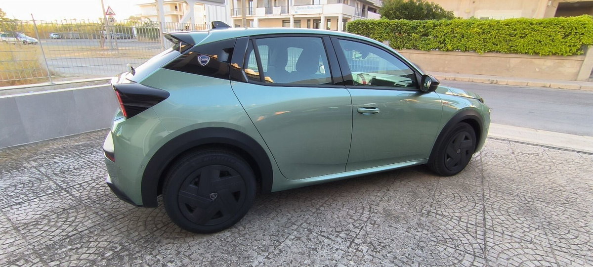 Lancia Ypsilon 1.2 mhev Edizione Cassina e-dct (8)