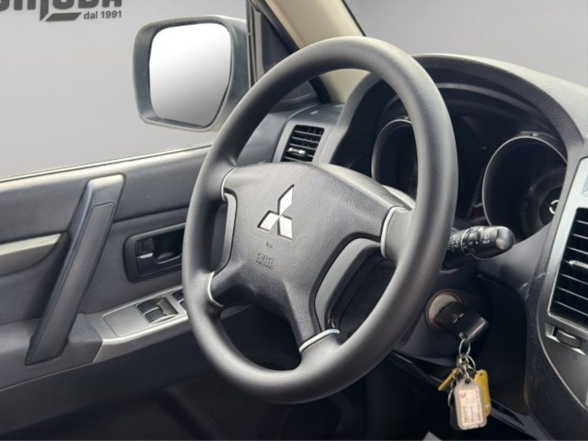 Mitsubishi Pajero 3.2 DI-D 16V aut. 5p. Tender DPF (11)