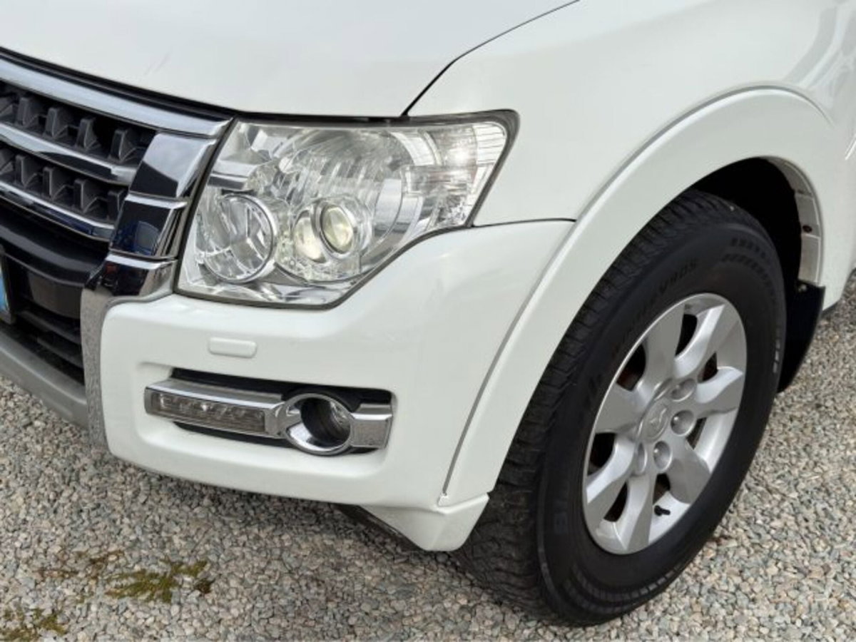 Mitsubishi Pajero 3.2 DI-D 16V aut. 5p. Tender DPF (18)