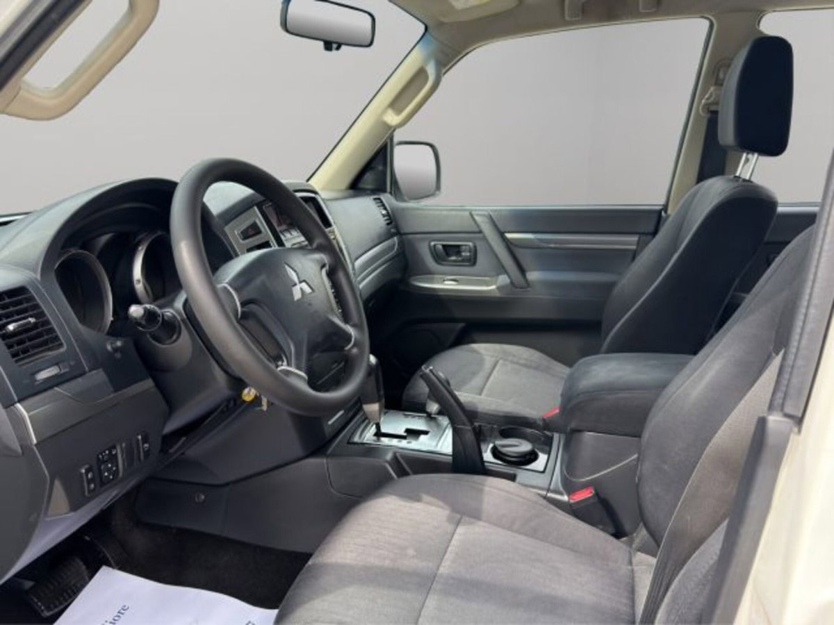 Mitsubishi Pajero 3.2 DI-D 16V aut. 5p. Tender DPF (7)