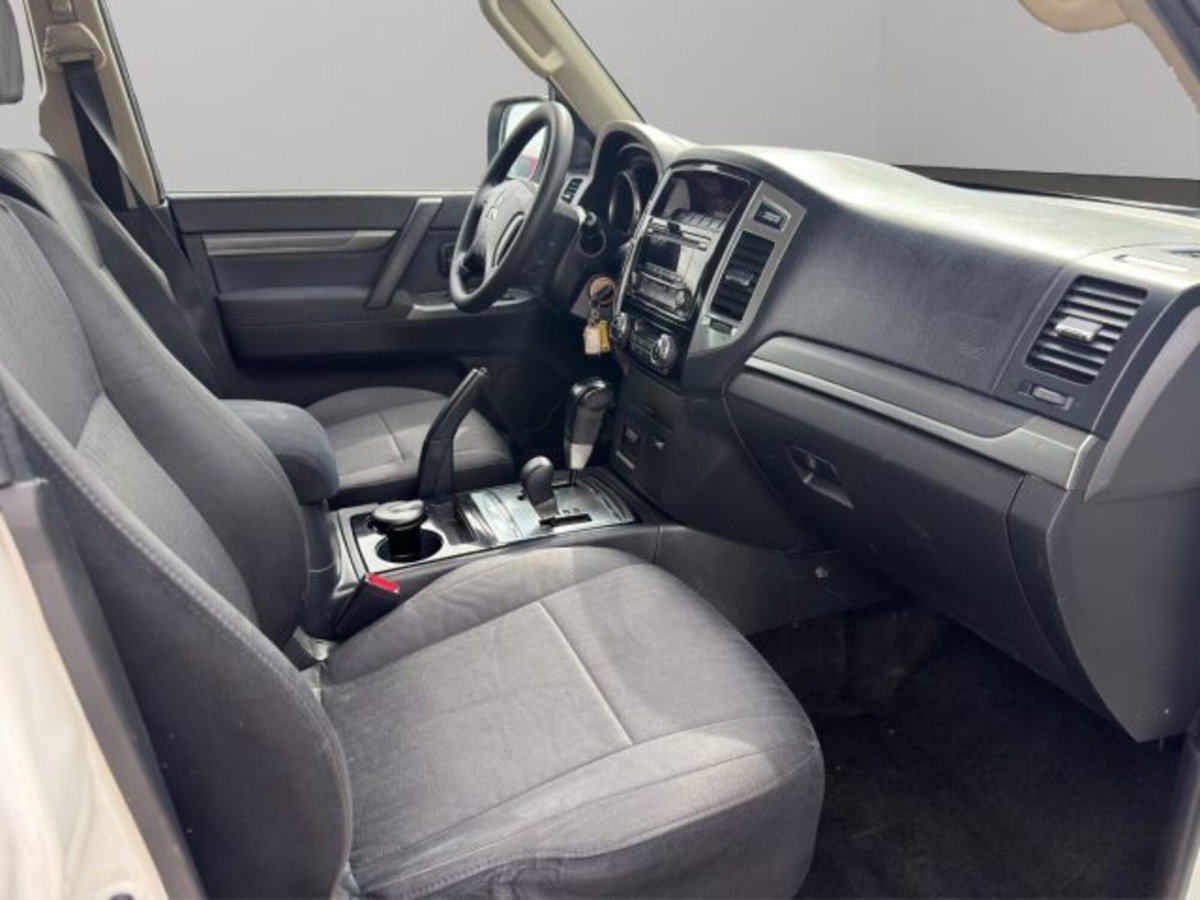 Mitsubishi Pajero 3.2 DI-D 16V aut. 5p. Tender DPF (9)