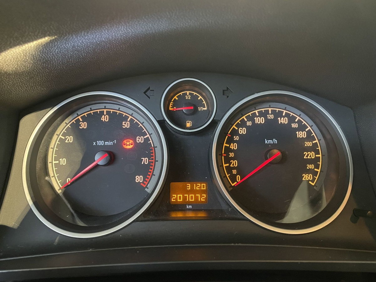 Opel Zafira 1.6 16V ecoM 94CV Cosmo (13)