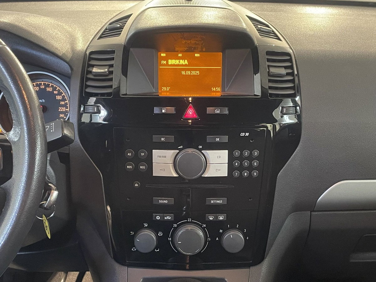 Opel Zafira 1.6 16V ecoM 94CV Cosmo (16)