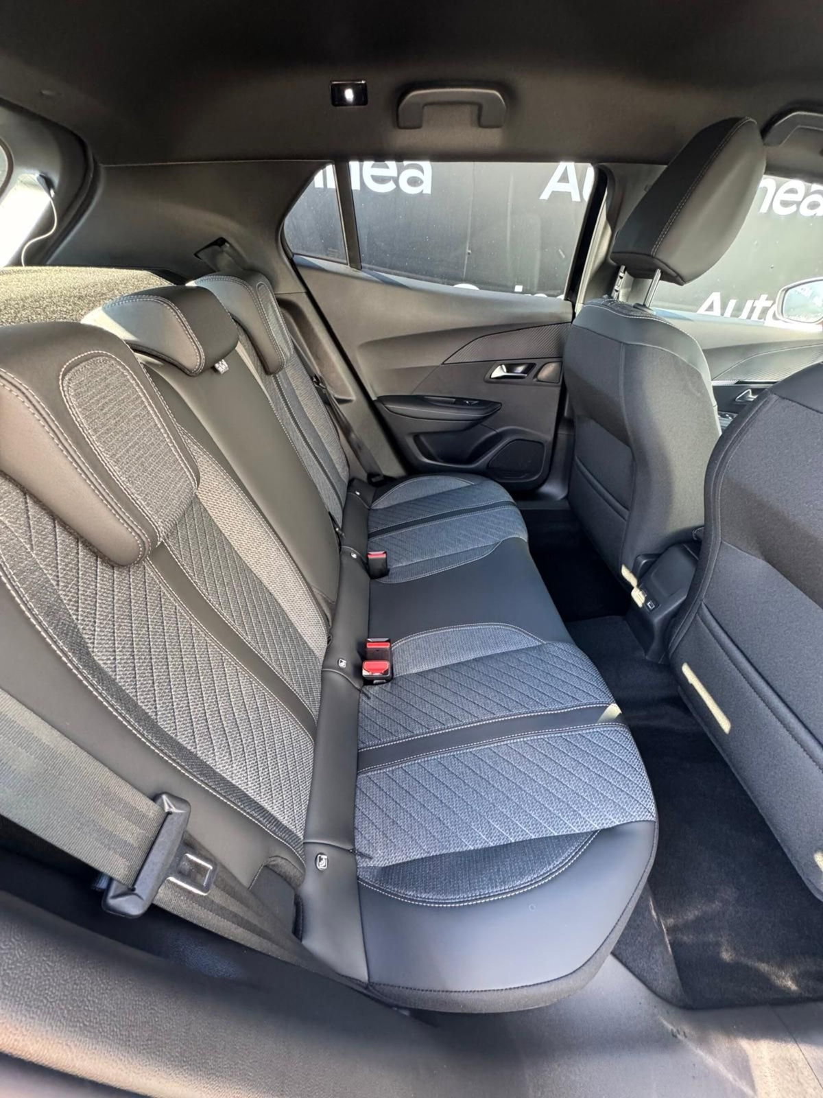 Peugeot 2008 1.2 puretech Active s&s 100cv (12)