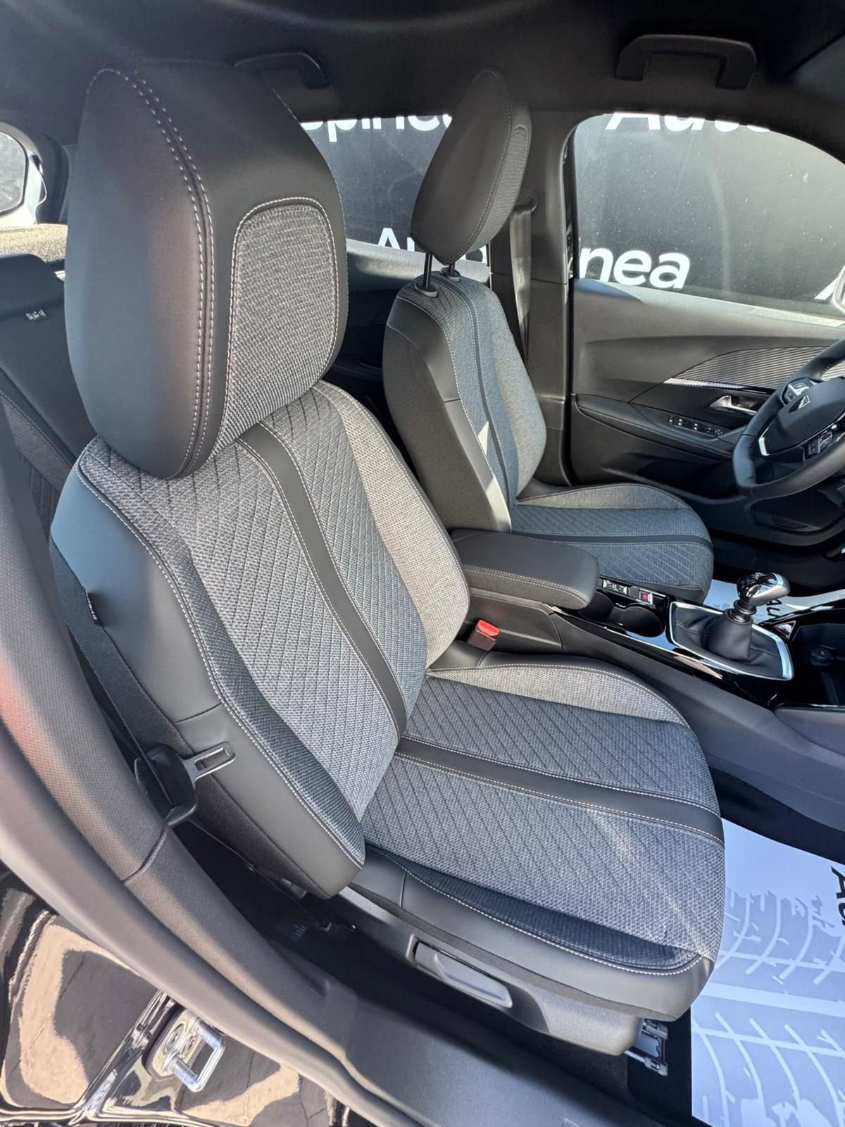 Peugeot 2008 1.2 puretech Active s&s 100cv (13)