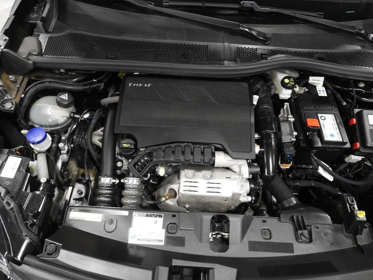 Peugeot 2008 PureTech 100 S&S Active Pack (14)